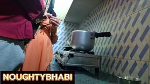 रसोई में मेरी खुजली वाली चूत की चुदाई!