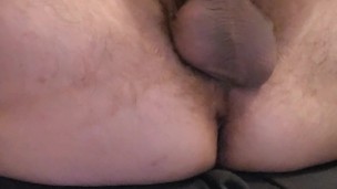 HAIRY MUSCLE BEAR SHOWS OFF ASSHOLE UNTIL HE CUMS!