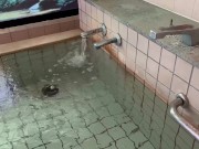 A couple having sex in a hot spring! Licking the penis thickly with sweat and copulating 6/16