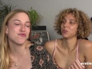 Ersties - July und Zoe B haben Spaß mit einem Doppeldildo 2/16