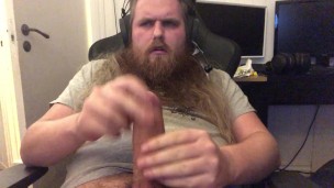 Man squirts pee on himself and cums