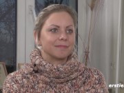 Ersties - Heiße Vibrator-Action unter Julia P's Wollpullover 12/16