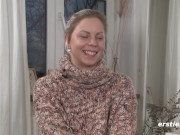 Ersties - Heiße Vibrator-Action unter Julia P's Wollpullover 16/16