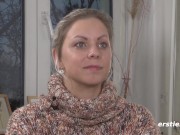 Ersties - Heiße Vibrator-Action unter Julia P's Wollpullover 3/16