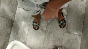 Piss on own feet - cleaning feet with piss