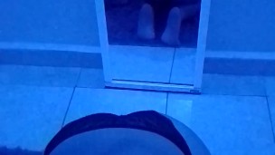 Una rica mamada frente al espejo