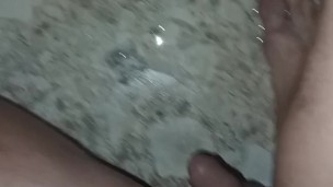 Mucha orina encima de los dos