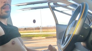 Nel parcheggio dell'Autogrill