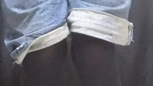I tried to hold back my pee, but in the end it didn't work...