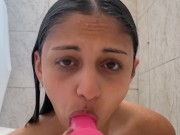 Joven Morocha en la ducha con Ganas de Chupar una Verga 12/16