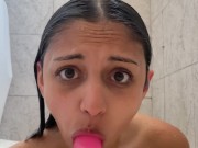 Joven Morocha en la ducha con Ganas de Chupar una Verga 14/16