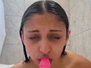 Joven Morocha en la ducha con Ganas de Chupar una Verga 15/16