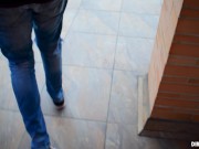 AMA DE CASA ES FOLLADA POR ELECTRICISTA PARA SER RECOMPENSADO POR SU TRABAJO. 2/16