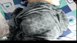 Gordita culona de hermosos pies me hace la mejor paja de mi vida, me saca la leche y se la derramo e