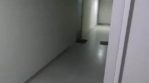 Espiando a la vecina de buenas nalgas