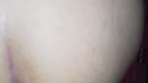 Mi vecino viene mientras mi marido no está y me da por el culo🥵 que rico sentí