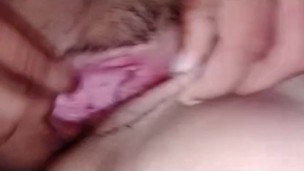 Le encanta que juegue con su culo