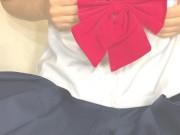 セーラー服のJKが、乳首クリップと吸うやつでオナニーしたら、本気汁たらして絶叫アクメ 1/16