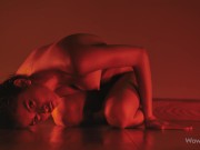 WOWGIRLS Gorgeous brunette girl Alissa Foxy teasing us in this amazingly shot video 12/16