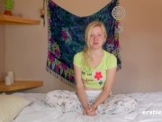 Ersties - Musikstudentin Anna M. aus Erfurt verwöhnt sich mit Dildo 15/16