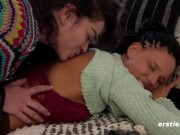 Ersties - Heiße Finger-Action in der sturmfreien WG mit Tabea und Cataleya 3/16