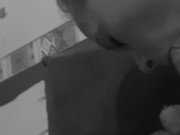 J’aime enfoncer ça grosse bite dans ma bouche 7/16