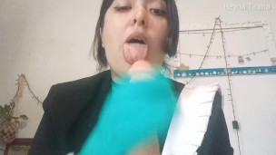 Pov: La mucama te la lustra 😈💦 fetiche de guantes