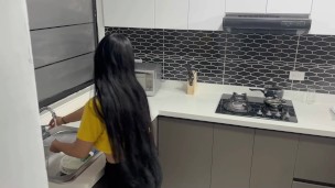 Un buen sexo en la cocina con mi hermosa hermanastra.