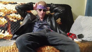I use sex-toys in different modes and find the best mode to cum
