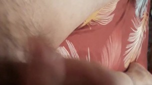 Se la jala antes de la cama