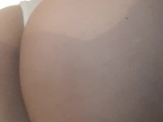 DANDOLE UN MASAJE A MI AMIGA 9/16