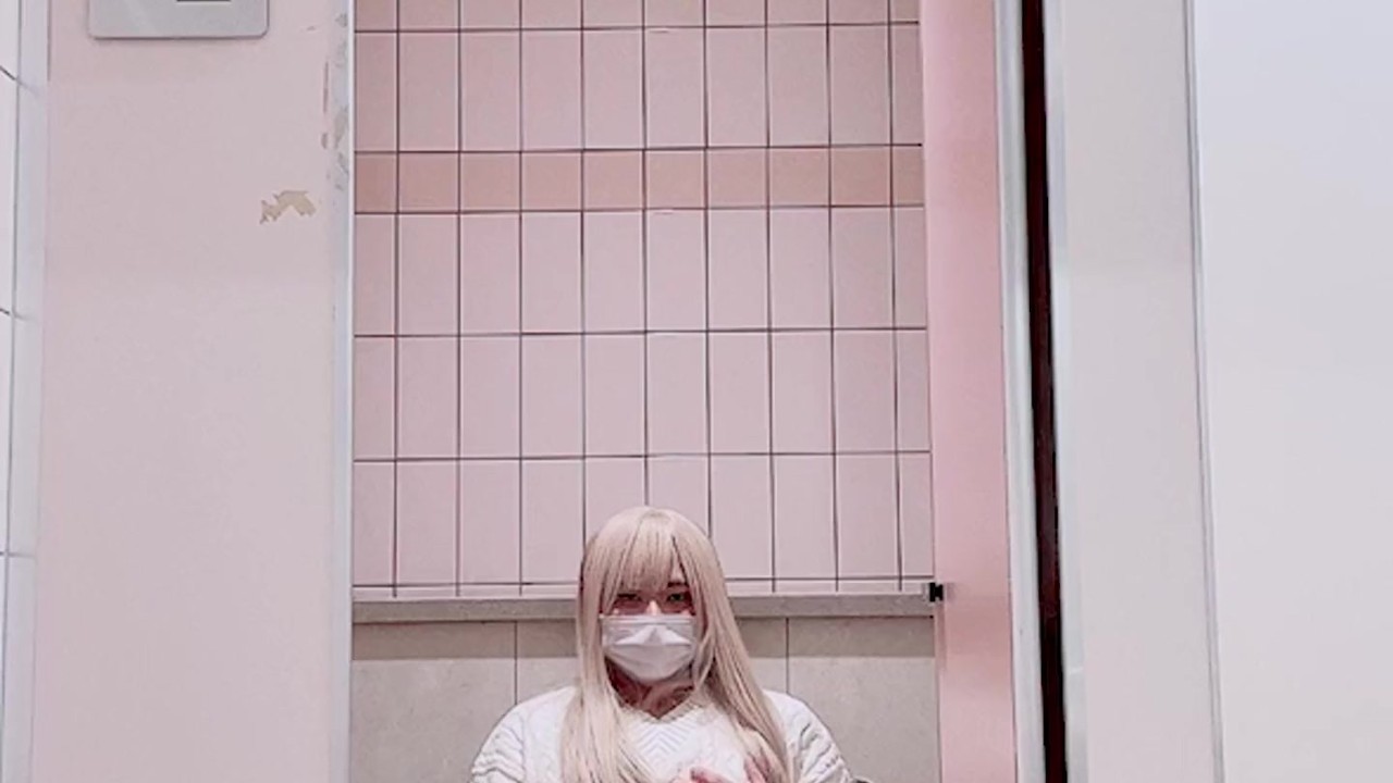 ギャル風の男の娘が公衆トイレで露出オナニーする（録画切れてた^^; - Video di sesso gratis - RedTube