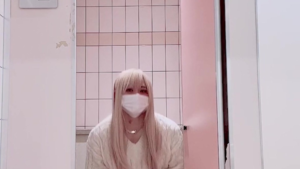 ギャル風の男の娘が公衆トイレで露出オナニーする（録画切れてた^^; - Video di sesso gratis - RedTube