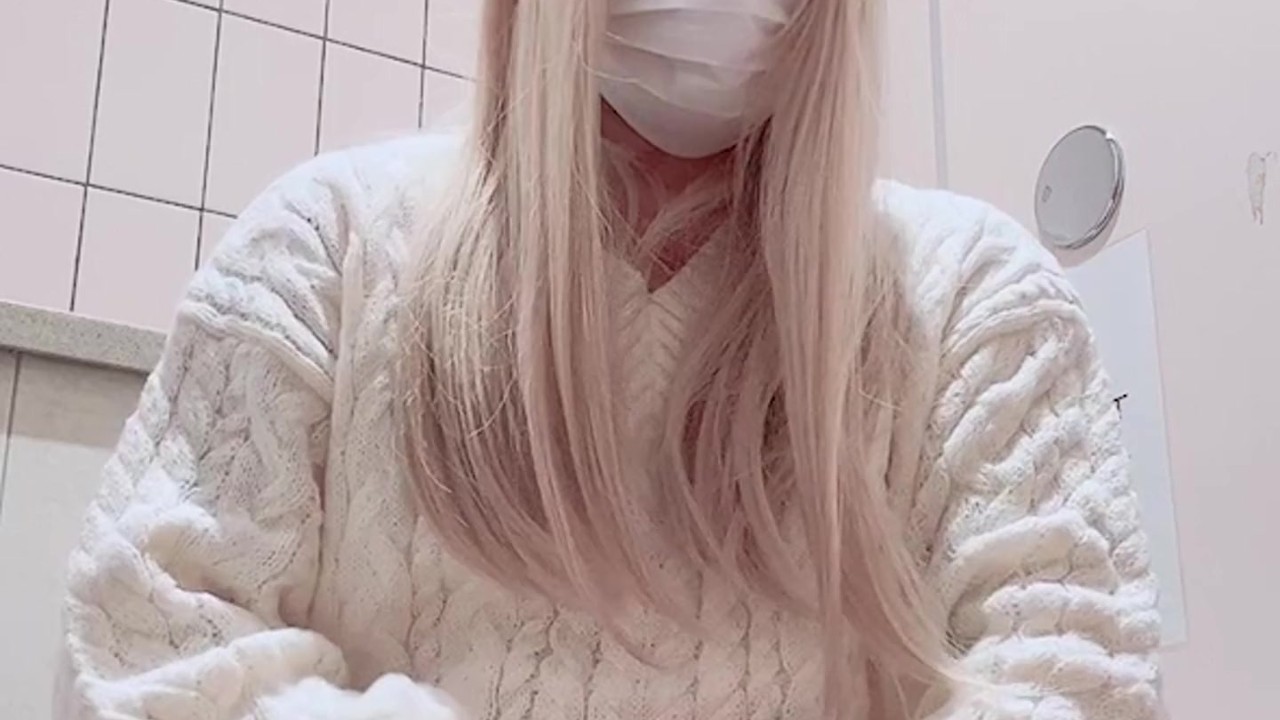 ギャル風の男の娘が公衆トイレで露出オナニーする（録画切れてた^^; - Video di sesso gratis - RedTube