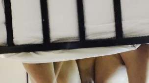 Universitaria se corre mientras me vengo en su culo