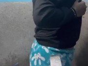 Bhabi ne dever ko apna badan dikhaya nahate hue 1/16