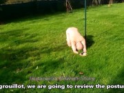 VOST engl - Cet inférieur nu et chaste révise les postures.