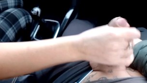 MY STEPMOM GIVES ME A HANDJOB IN THE CAR IN THE PARKING LOT UNTIL I COME COMPLETE VIDEO UVIU 👀👀👀