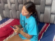 Encuentro a mi pequeña hermanastra con mi ropa puesta, se la quito la follo y me corro adentro. 1/16