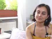 Ersties - Sexuell offene Jasmina verwöhnt ihre hübsche Muschi 6/16