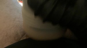 Je la lèche pour faire mouiller sa chatte fleshlight