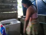 le hago sexo oral a la campesina de la finca mientras hace sus labores - Screenshot 1 of 16 - HD