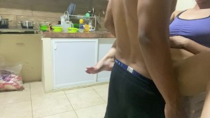 Un rapidín en la cocina, la comida está lista!