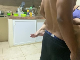 Un rapidín en la cocina, la comida está lista!