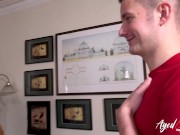 AGEDLOVE The customer pays for the pizza with her pussy 3/16