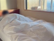 イチャラブ浴衣♡旅館から見える絶景を見ながらバックでガン突きして同時にイッちゃう変態カップル 1/16