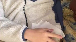 吹雪で外に出れないからぁ。。オナニーしするぅ。びゅっびゅっ 