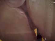 日本人女性のオナニー。仁平姿で特大ディルドを咥えこむおまんこが下から丸見え。ぐちょぐちょ愛液が絡みついてる（個人撮影、素人、自慰行為） 10/16