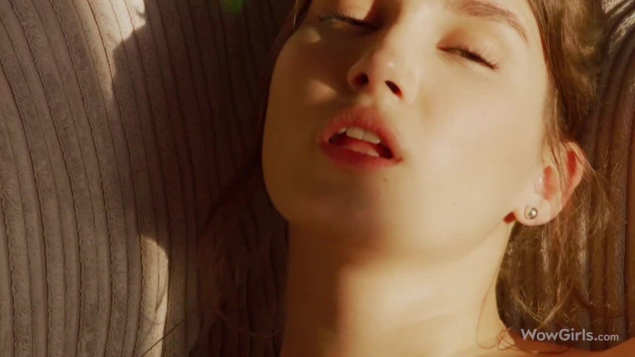 WOWGIRLS Sweet Ukrainian model Ellie Luna masturbating in this amazing solo video - Free Sex Video - RedTube