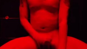 Me masturbo de manera muy morbosa hasta correrme (1/2)